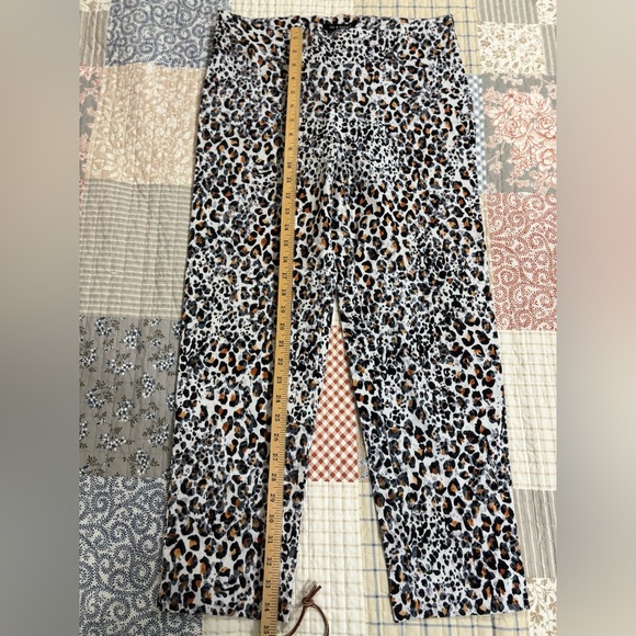 🐆Leopard Print Pants 🐆 - Picture 3 of 10